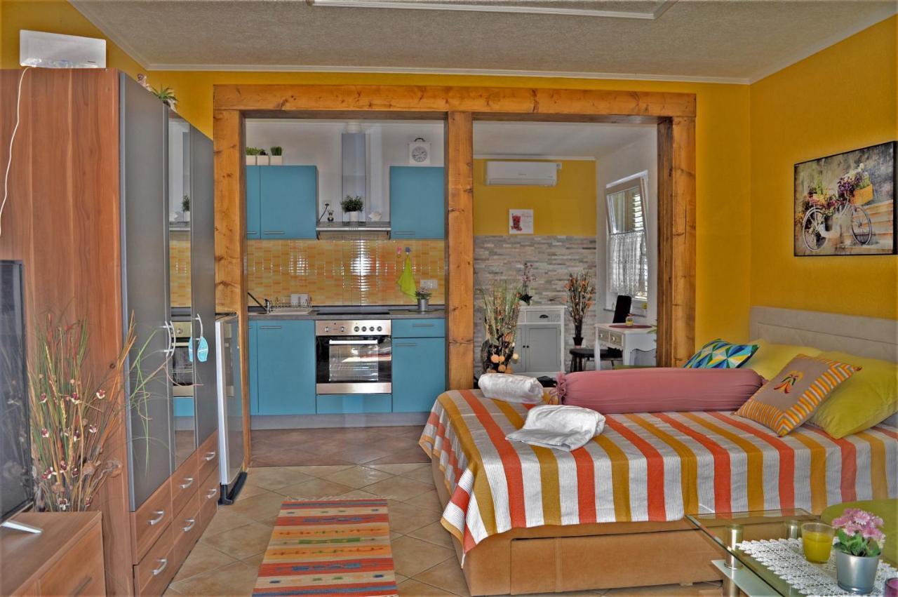 Studio Apartments Luka Biograd - 本科瓦茨 外观 照片