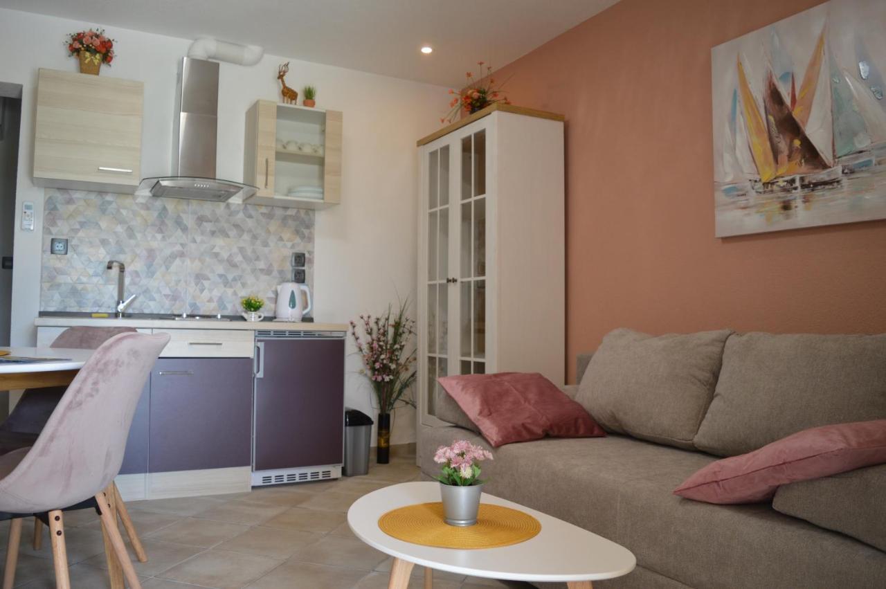 Studio Apartments Luka Biograd - 本科瓦茨 外观 照片