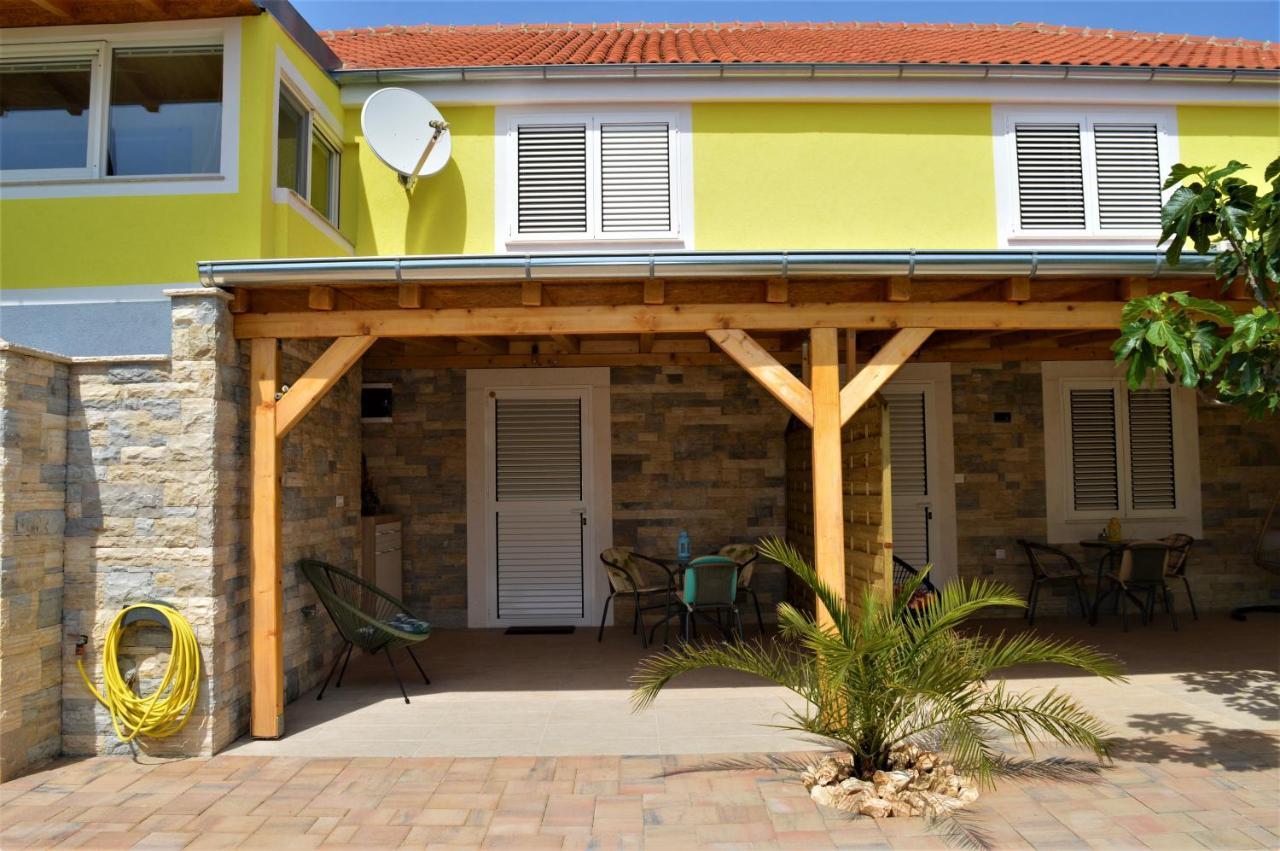 Studio Apartments Luka Biograd - 本科瓦茨 外观 照片