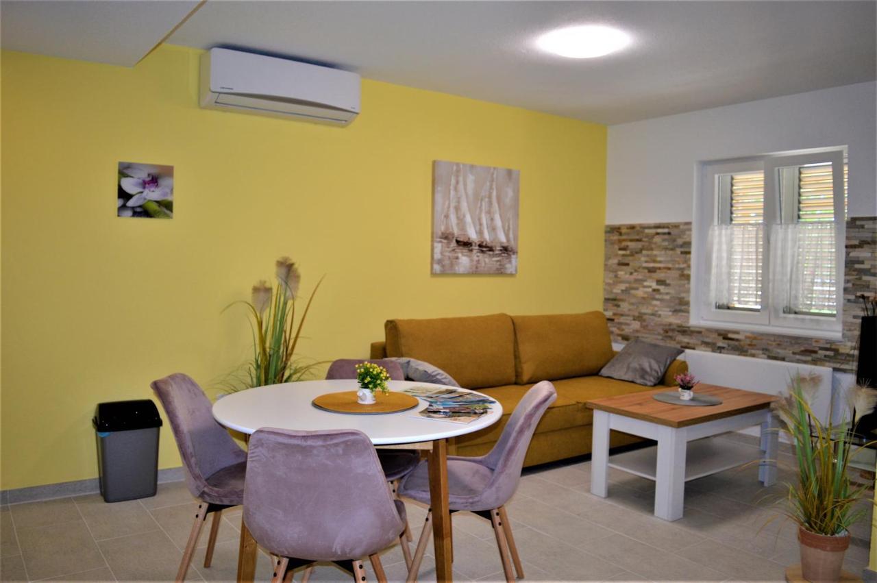 Studio Apartments Luka Biograd - 本科瓦茨 外观 照片