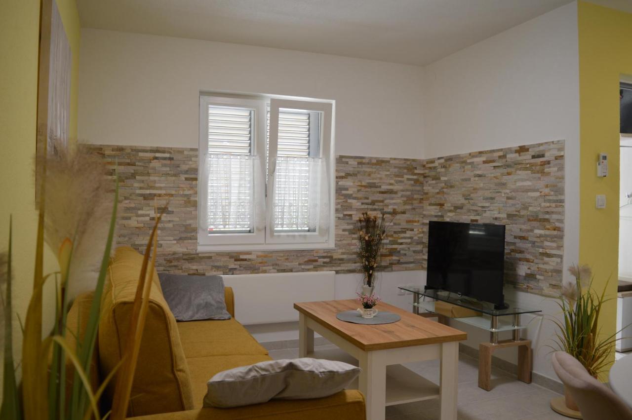 Studio Apartments Luka Biograd - 本科瓦茨 外观 照片