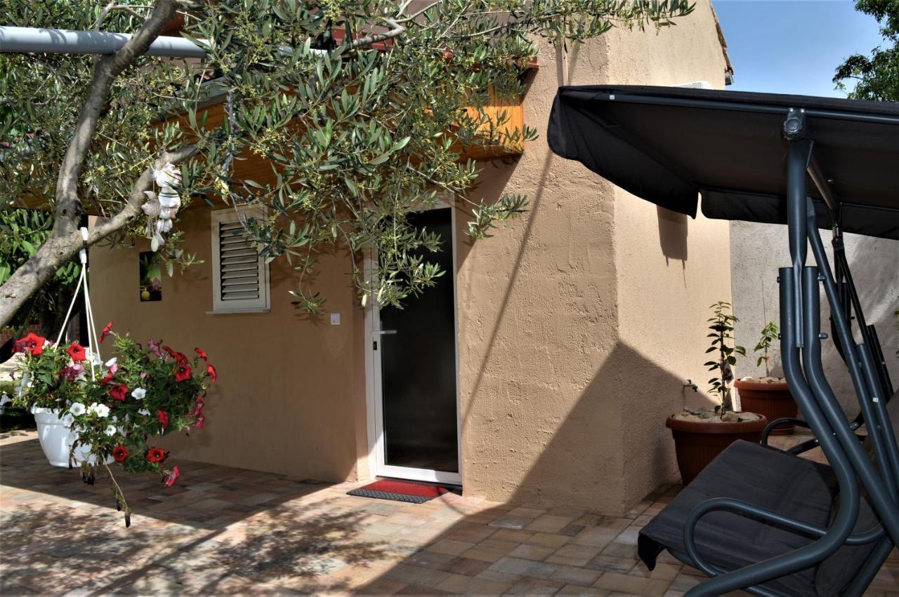 Studio Apartments Luka Biograd - 本科瓦茨 外观 照片